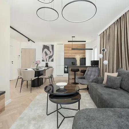 Elegancki Z Parkingiem Blisko Starego Miasta By Renters Daire Wroclaw