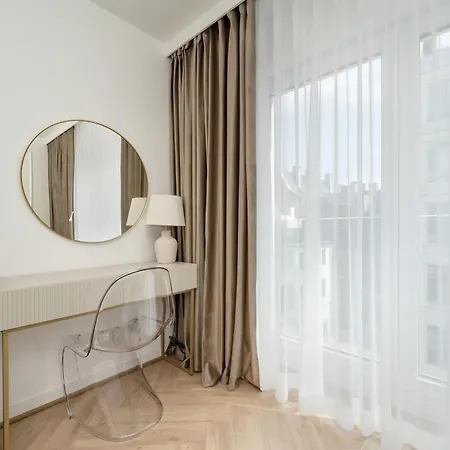 Elegancki Z Parkingiem Blisko Starego Miasta By Renters 브로츠와프