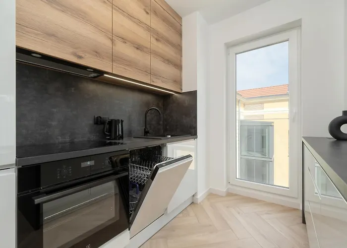 Elegancki Z Parkingiem Blisko Starego Miasta By Renters Daire